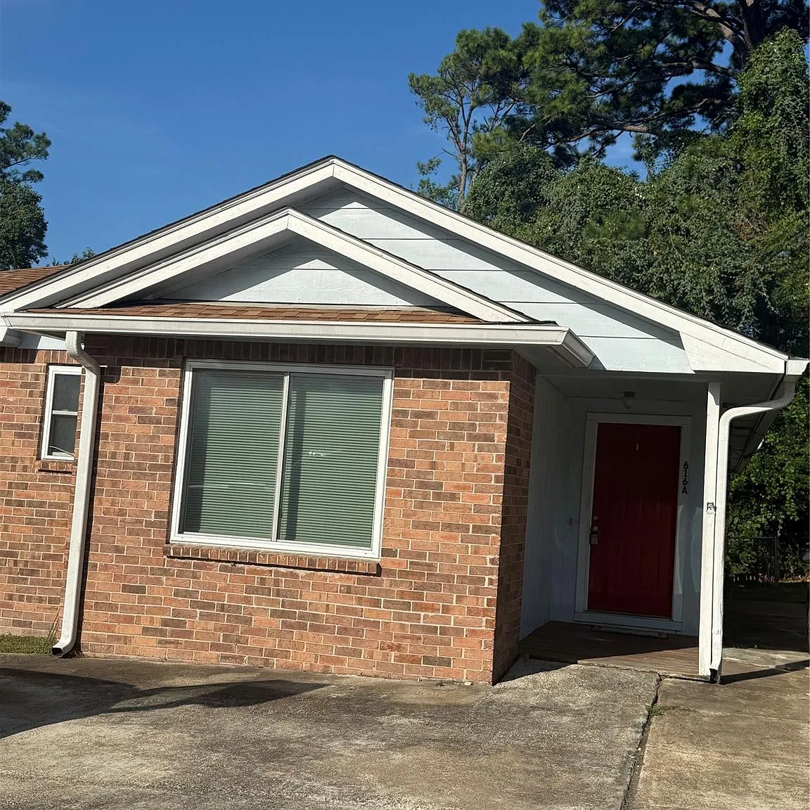 3 bed, 2.0 bath, 1284 sqft, $1,200 — Photo 2