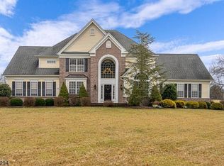 5 Cider Ln, Washington, NJ 07882