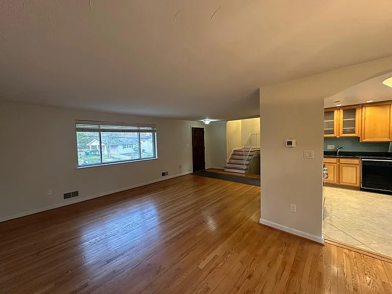 10404 Glenmore Dr — Photo 7