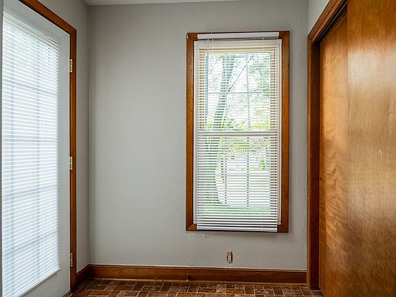 3rd image of 160 Chilton Ave