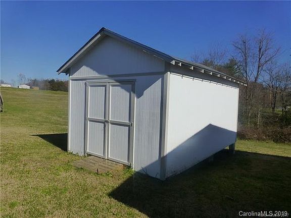 5th image of 111 Peppertree Dr