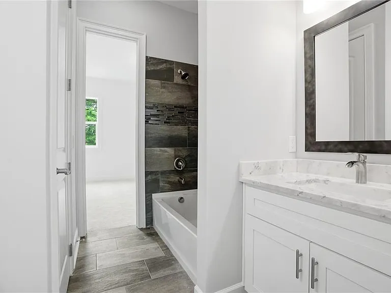 2415 Rugby Ave — Photo 33