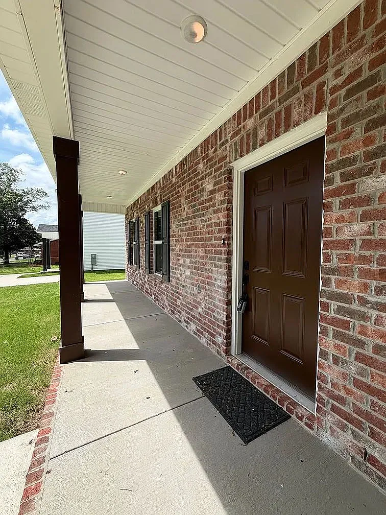 3 bed, 2.5 bath, 1732 sqft, $1,800 — Photo 3
