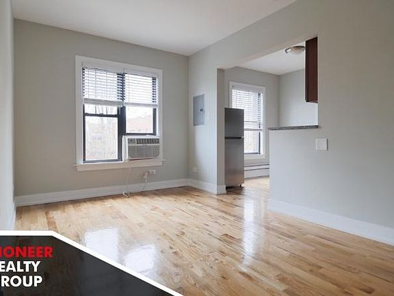 3rd image of 2900 N Mildred Ave #P3