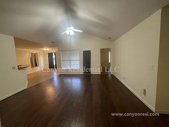 1604 Cedrow Dr — Photo 9