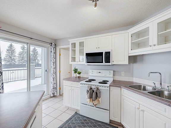 4th image of 106-6106 Valleyview Park SE #106