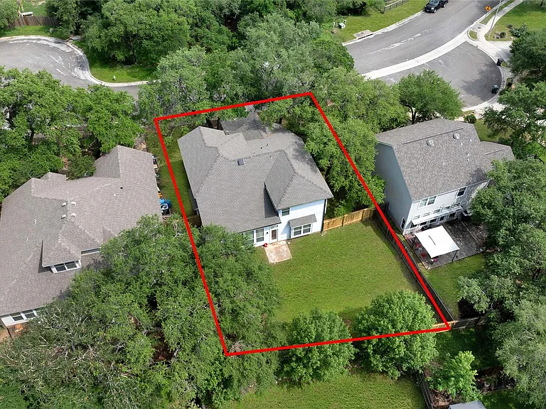 121 Park Ln — Photo 37