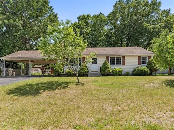 59 Horsham Pl, Agawam, MA 01001