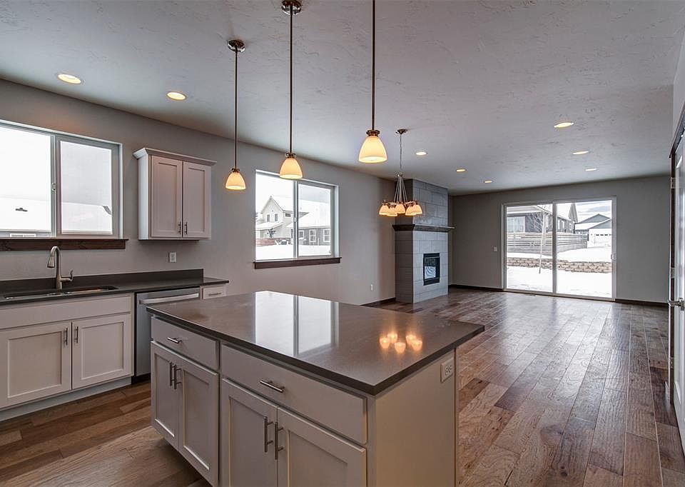 2nd image of 398 Valley Dr