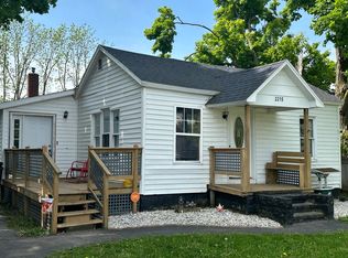 2215 E Montgomery Rd, Hillsdale, MI 49242