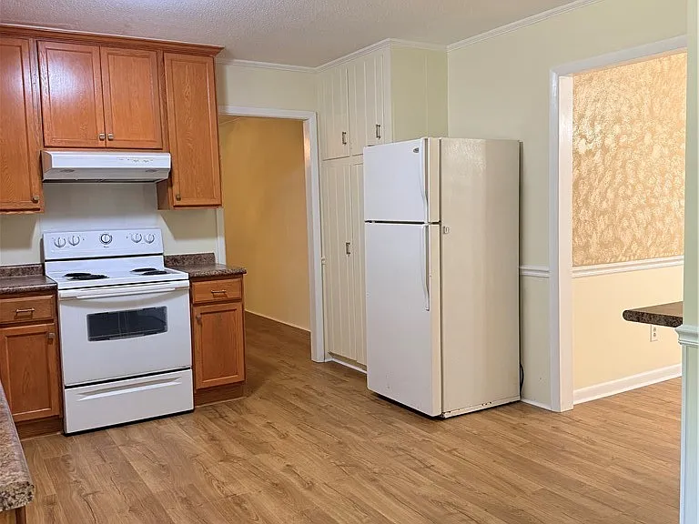 425 Dunmore Rd — Photo 8