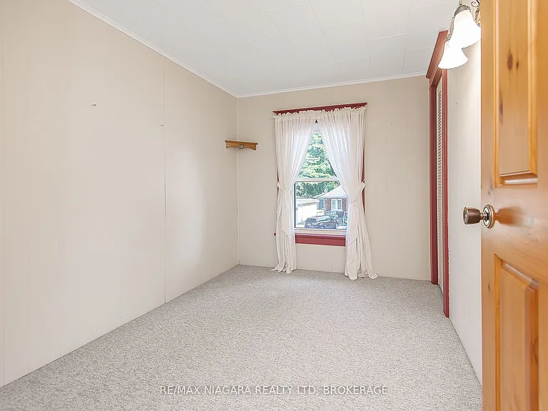 129 Adelaide St — Photo 10