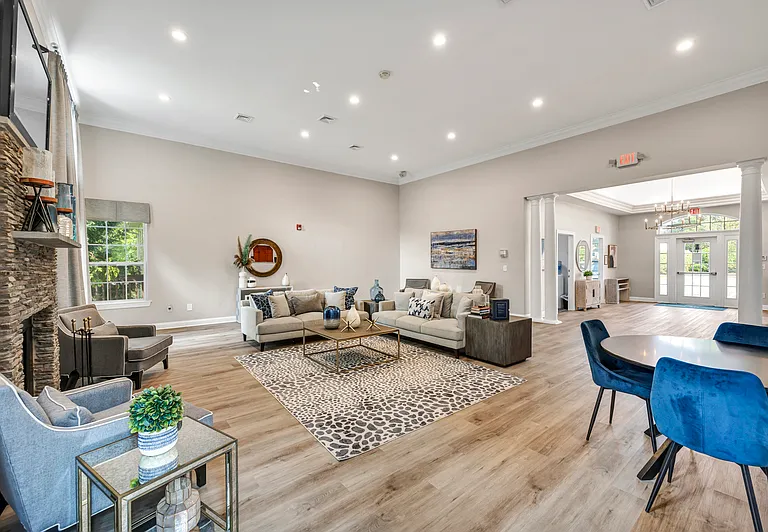 Aspen Woods — Photo 16