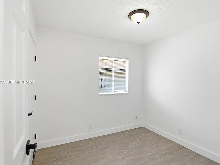 921 NW 5th Ave — Photo 16