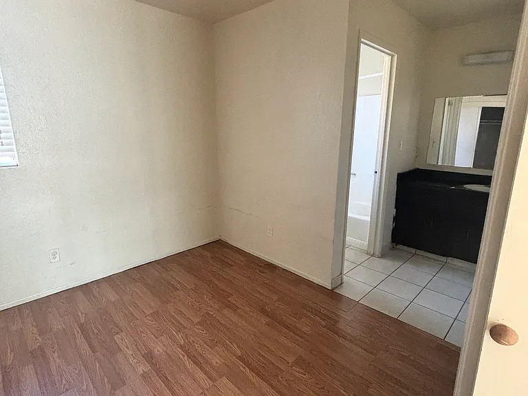 140 E Hawkeye Ave #A8 — Photo 2