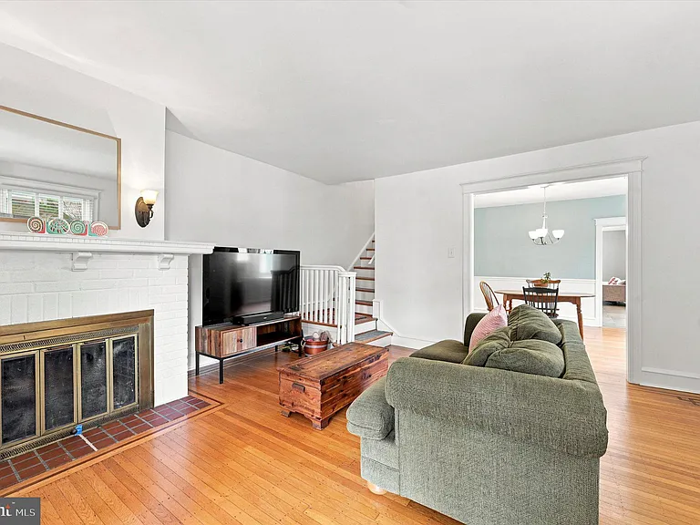 610 Woodcrest Ave — Photo 3