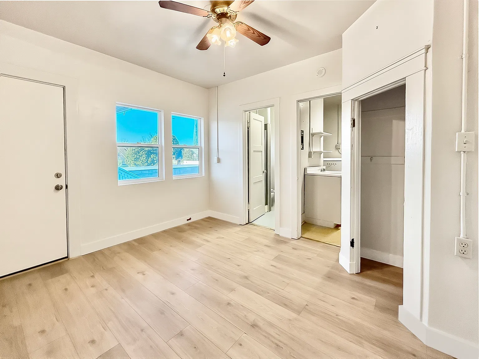 Studio, 235 sqft, $890 — Photo 1