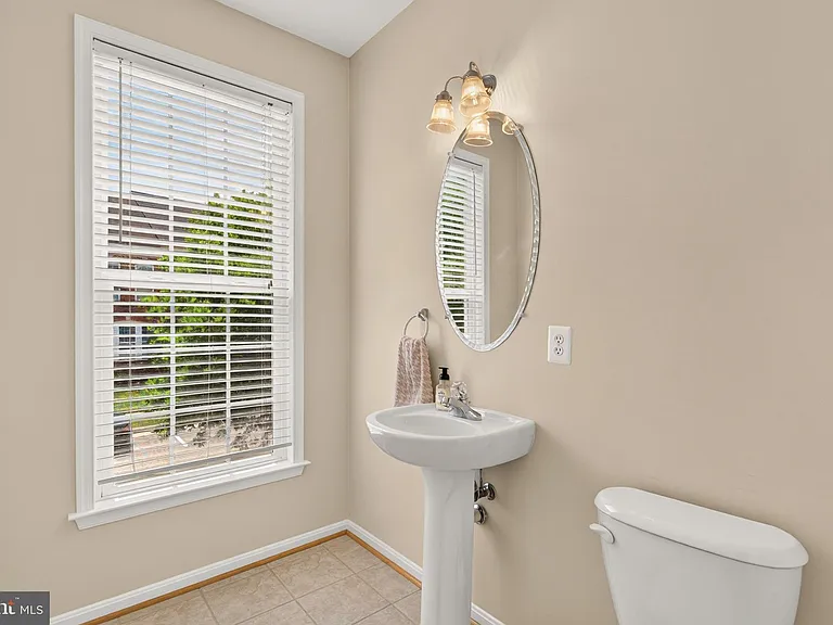43580 Popes Creek Sq — Photo 28
