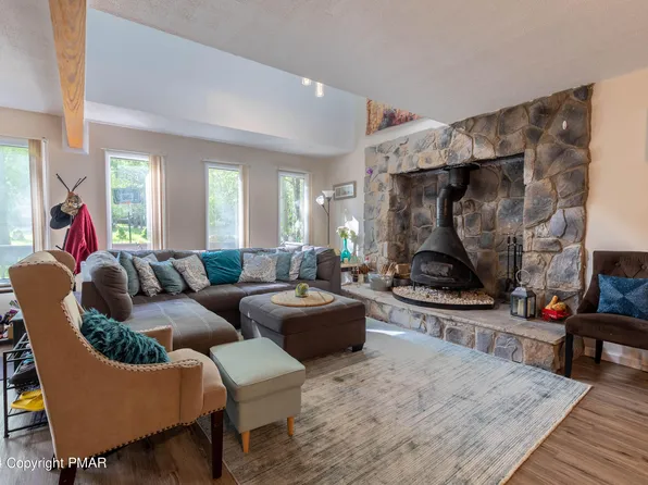 114 Wyomissing Dr, Pocono Lake, PA 18347