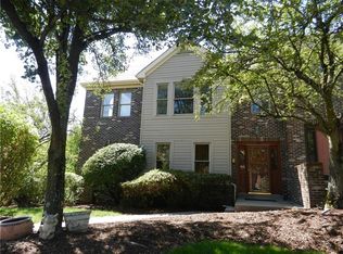 146 Fairway Landings Dr, Canonsburg, PA