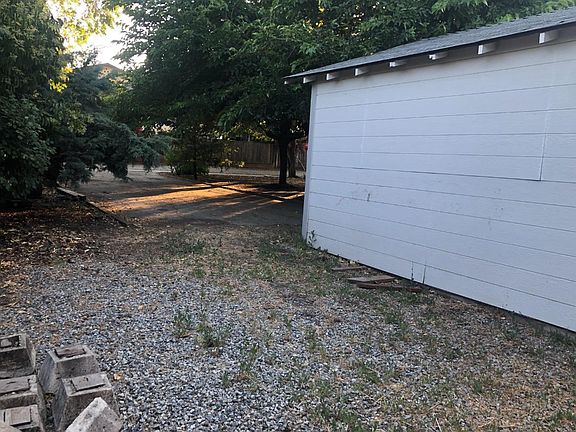5th image of 16780 McGraw Ave