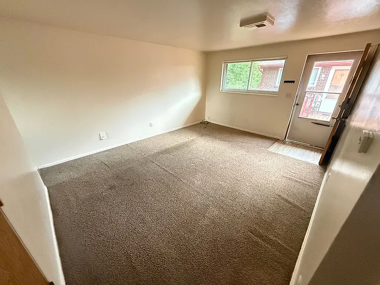 225 Terry St — Photo 6