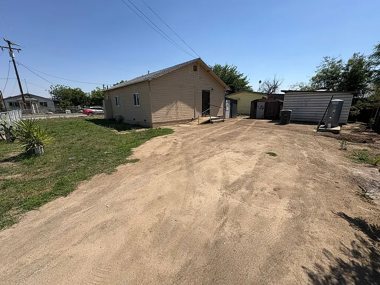 10596 Lewis Dr — Photo 3
