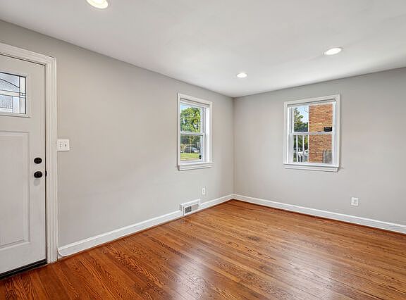 4th image of 2721 S Cleveland St