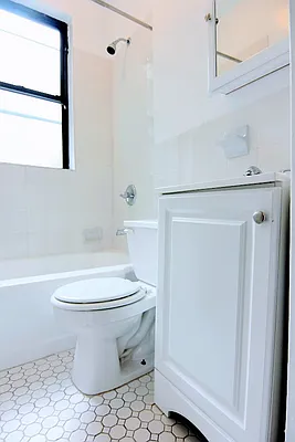 Rented by Voro, LLC | media 9