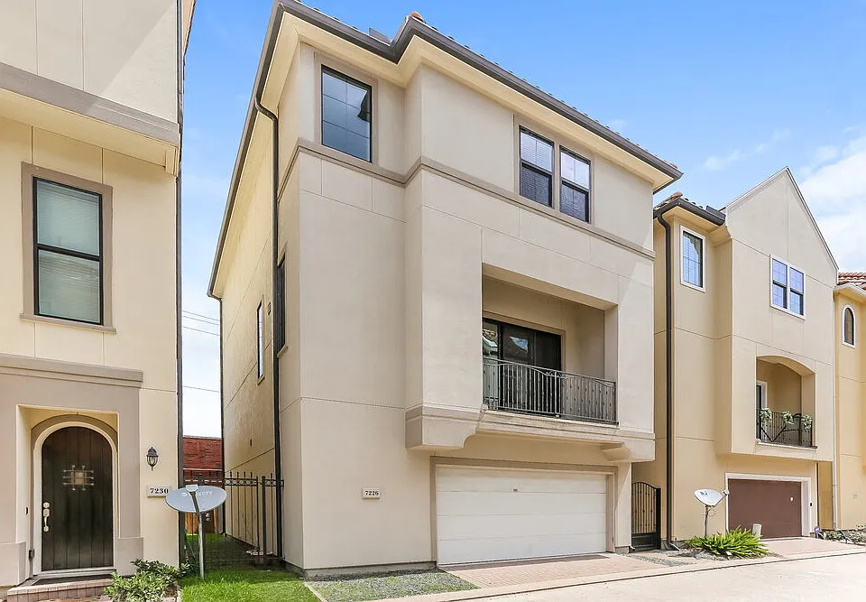 7226 Laguna Villas