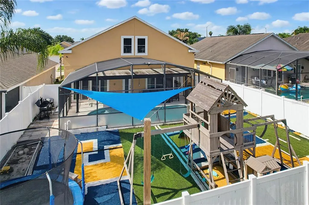 5 bed, 3.5 bath, 2494 sqft, $3,200 — Photo 2