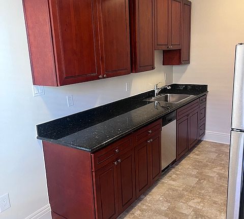 2nd image of 307 Valencia St APT 205