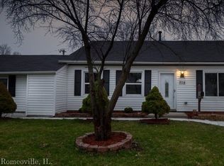 605 Lynn Ave, Romeoville, IL 60446