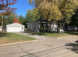 1122 Plainview Ln, Albert Lea, MN 56007