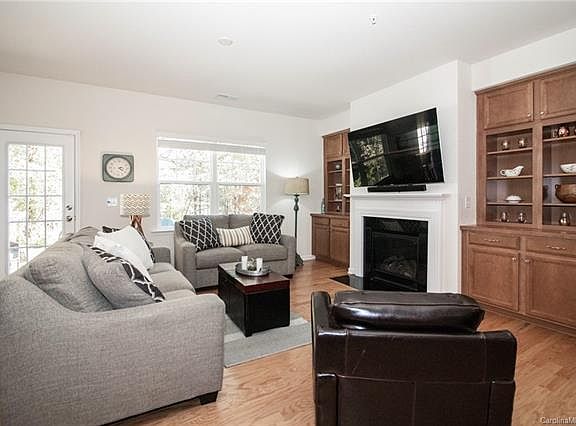 4th image of 155 Portola Valley Dr Unit B