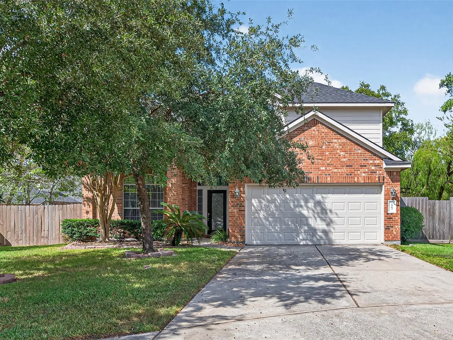 4 bed, 2.5 bath, 2286 sqft, $2,600 — Photo 1