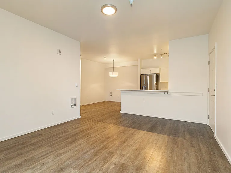 Creekside Apartments — Photo 10
