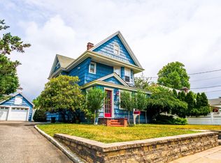 14 Easton St, Lindenhurst, NY 11757