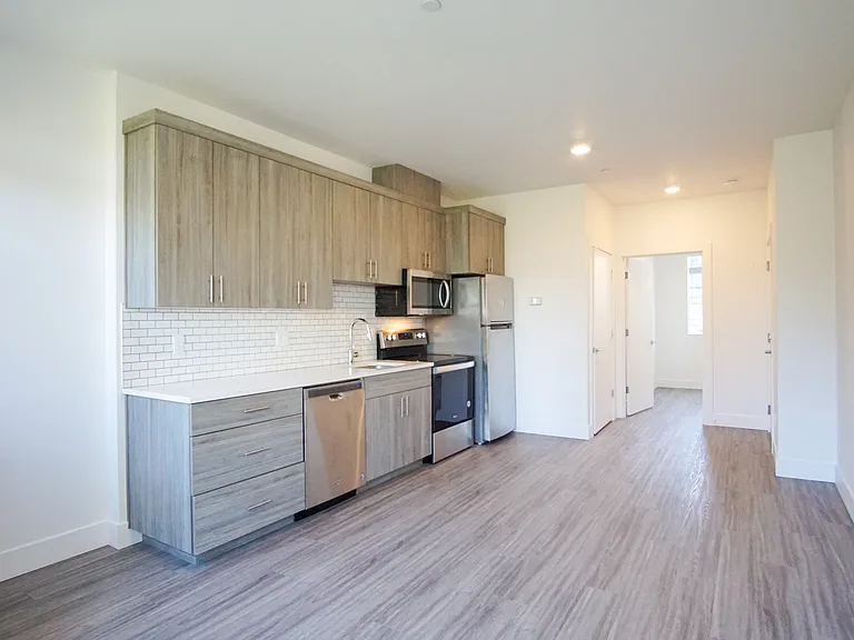 1627 SE Reedway St #203 — Photo 3