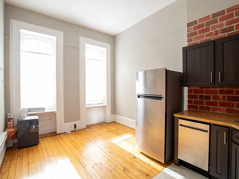 1919 Spring Garden St — Photo 1