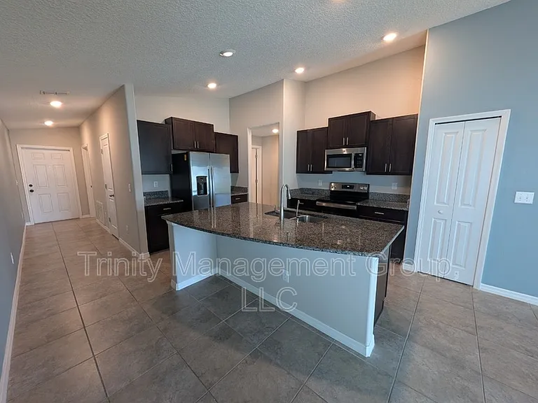 367 Argyll Dr — Photo 15