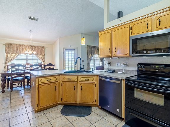 5th image of 2498 Raider Ln
