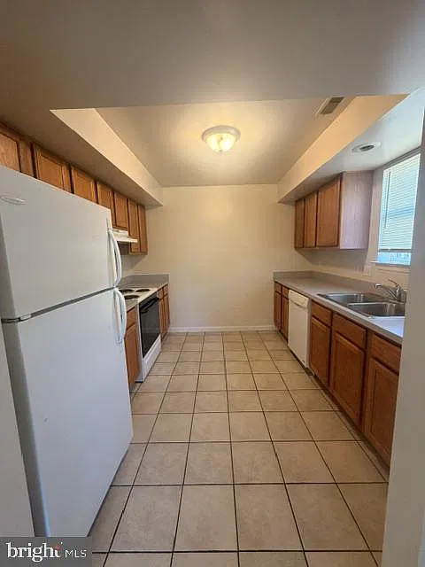 2 bed, 1.0 bath, 4141 sqft, $1,795 — Photo 3