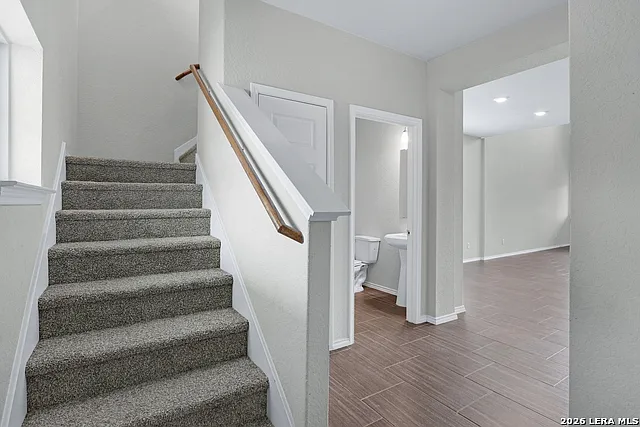 4 bed, 2.5 bath, 2191 sqft, $2,300 — Photo 3