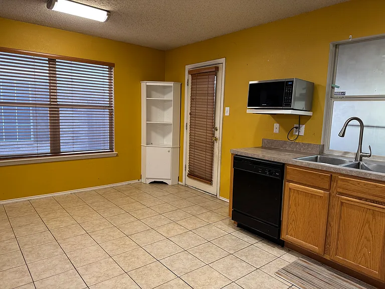 824 Mulder Dr — Photo 12