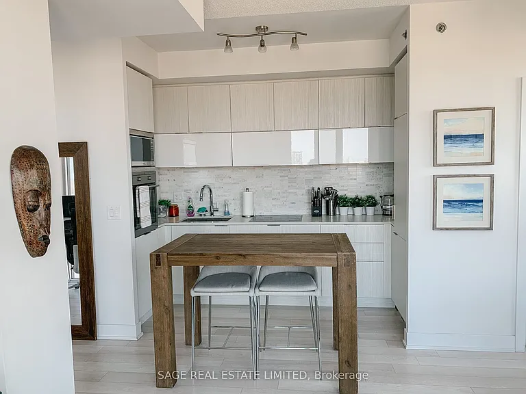 318 Richmond St W #2511 — Photo 4