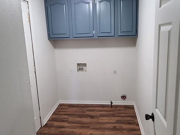 4th image of 801 E 6th St