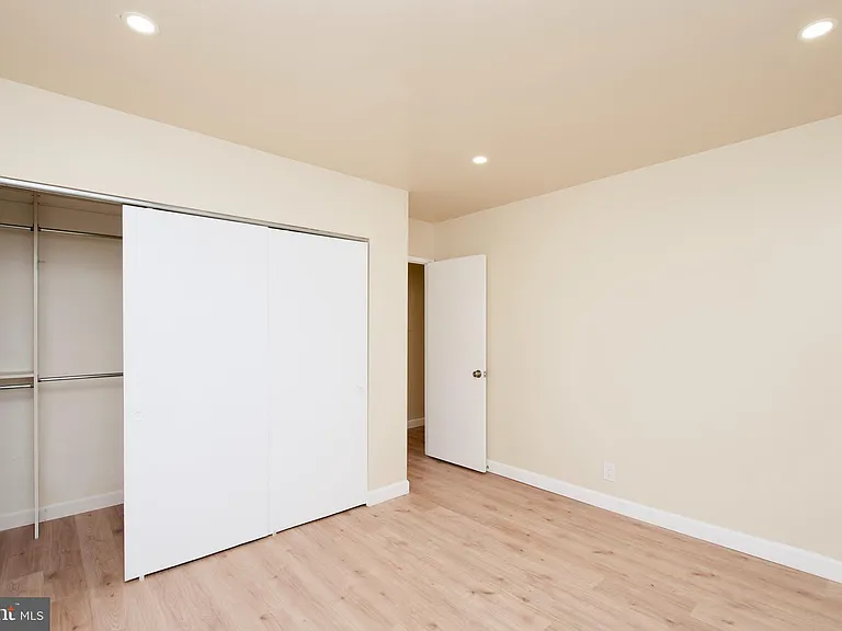 2812 S Wakefield St #B — Photo 11
