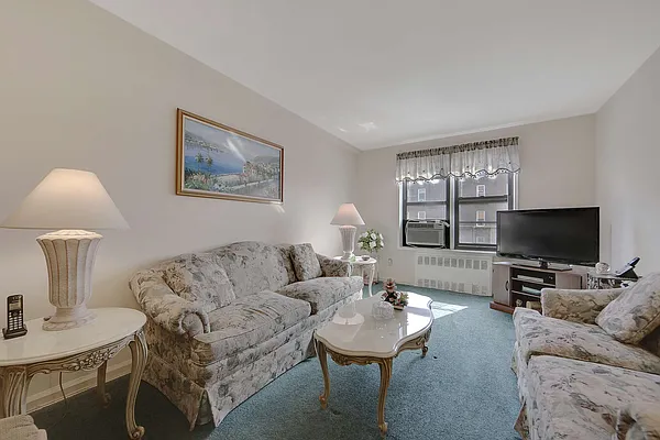 Sold by REMAX Elite | media 20