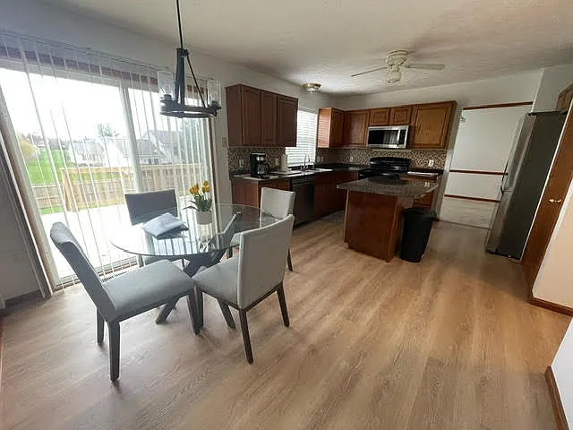 463 Cambridge Dr — Photo 6